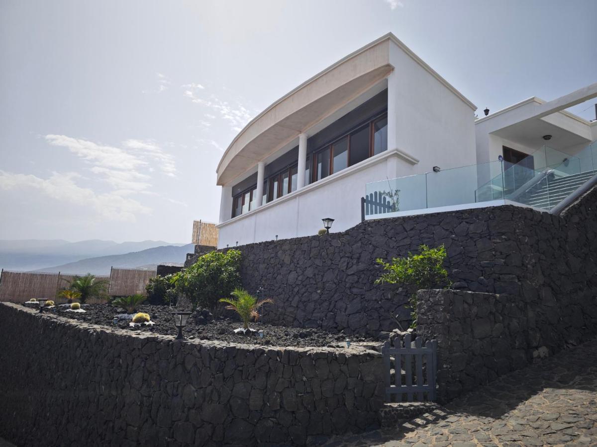 Villa Gonzalez Sea Views Radazul Exterior photo